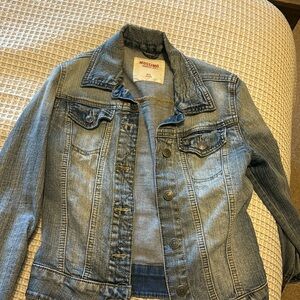 Fitted denim jacket